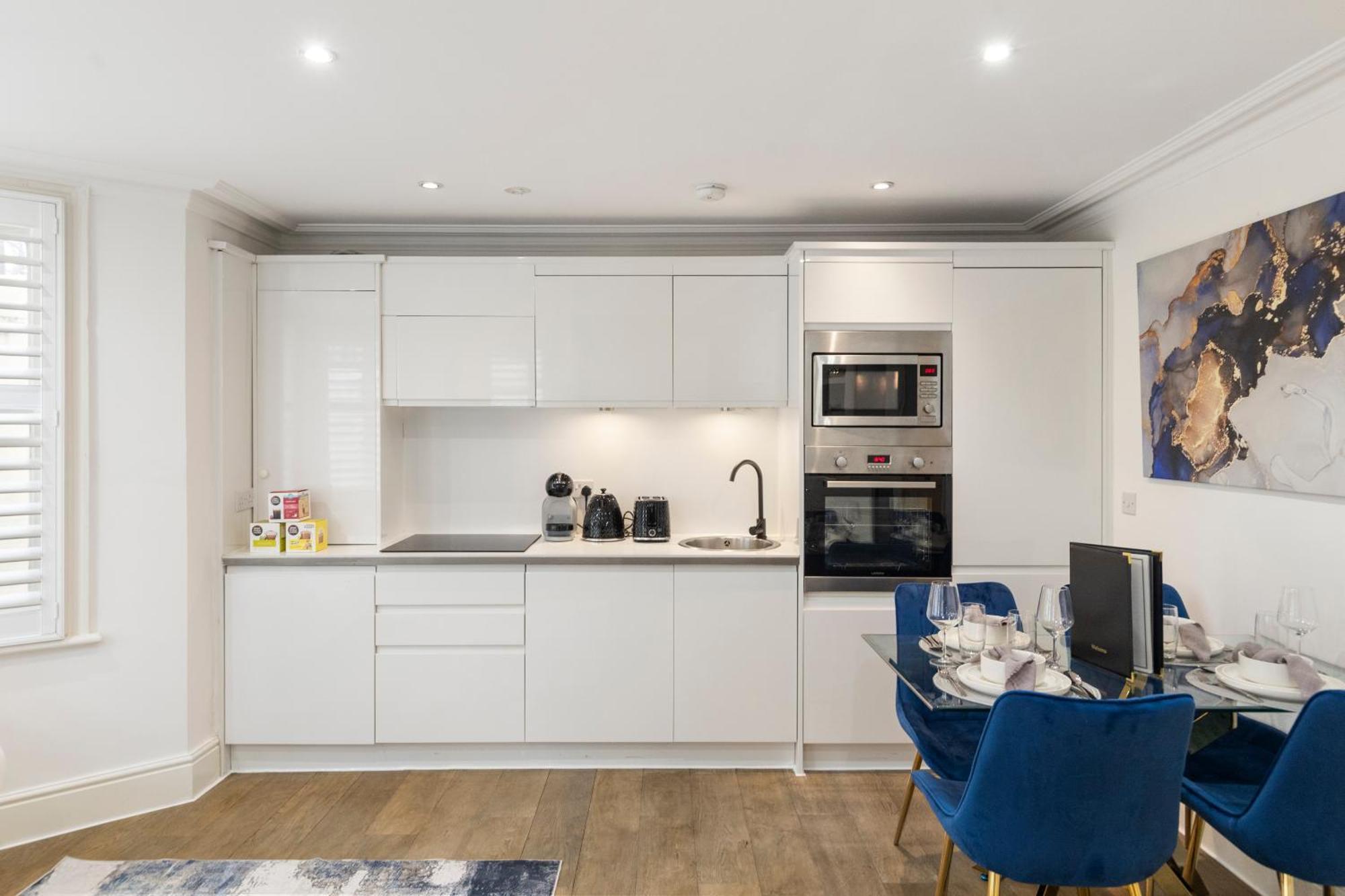 Apartment Stylish 2 Bedroom Flat In Prime Location Up To 5 Guests