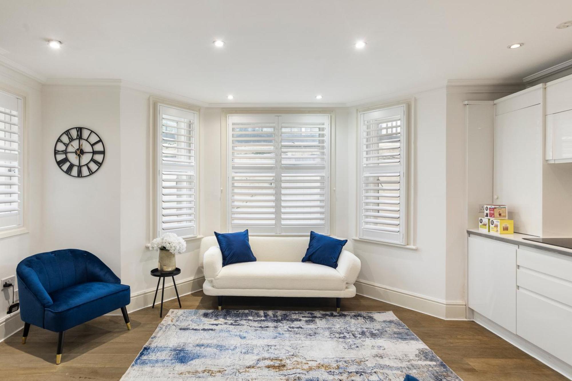 Apartment Stylish 2 Bedroom Flat In Prime Location Up To 5 Guests