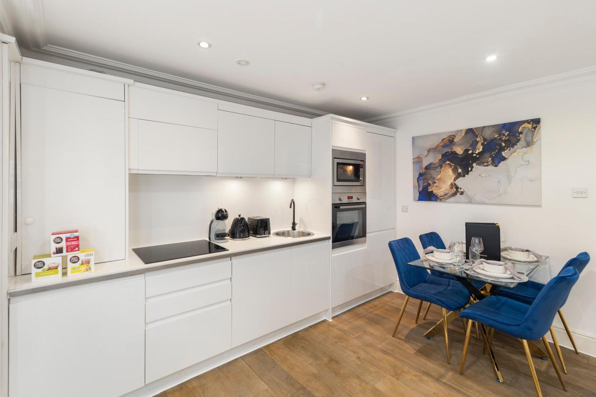 Stylish 2 Bedroom Flat In Prime Location Up To 5 Guests Apartment *