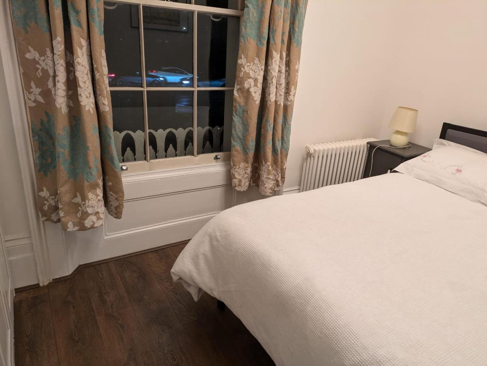 Hill House Guest house *