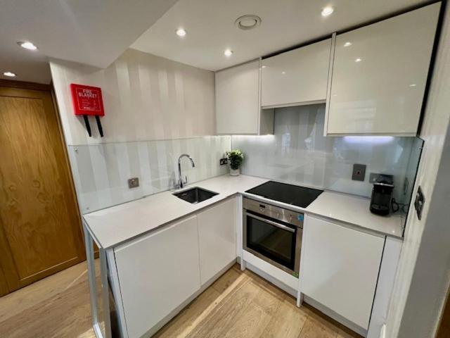 Kensington - Mezzanie Stylish Flat *