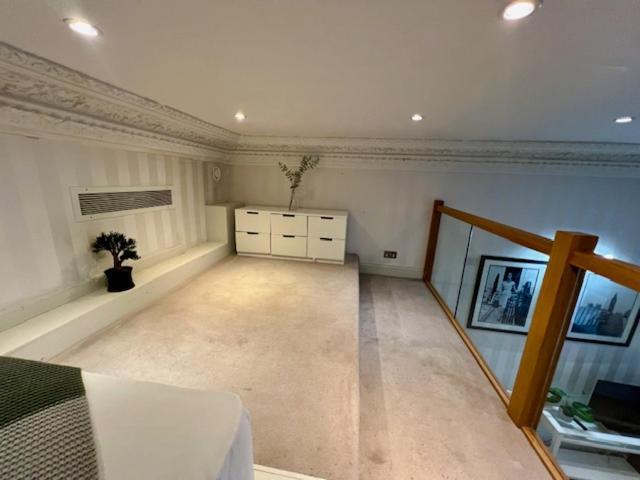 Kensington - Mezzanie Stylish Flat Apartment *