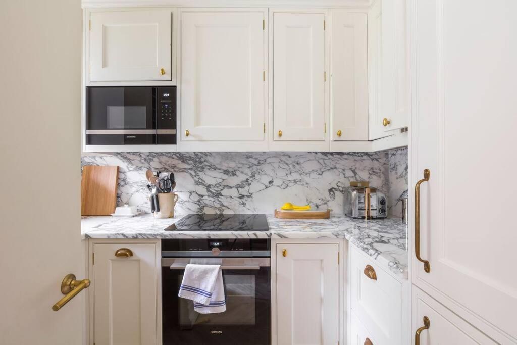 Stylish & Luxury, Just Redecorated Kensington Flat Apartment *