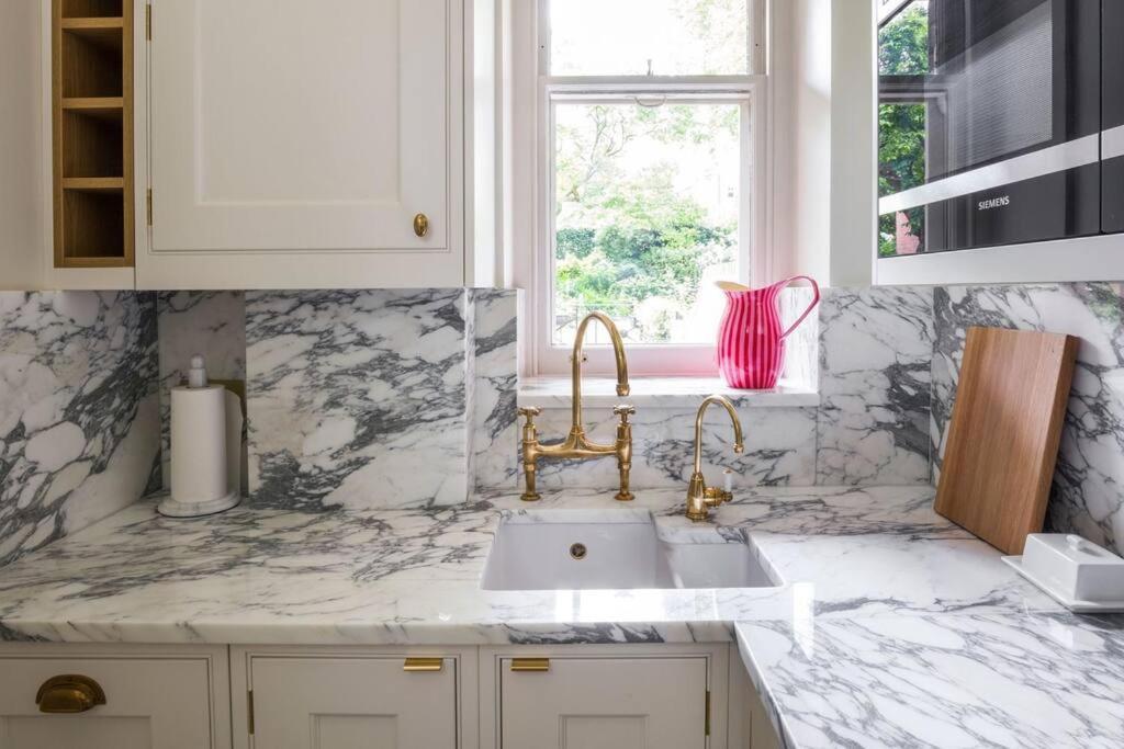 Stylish & Luxury, Just Redecorated Kensington Flat London