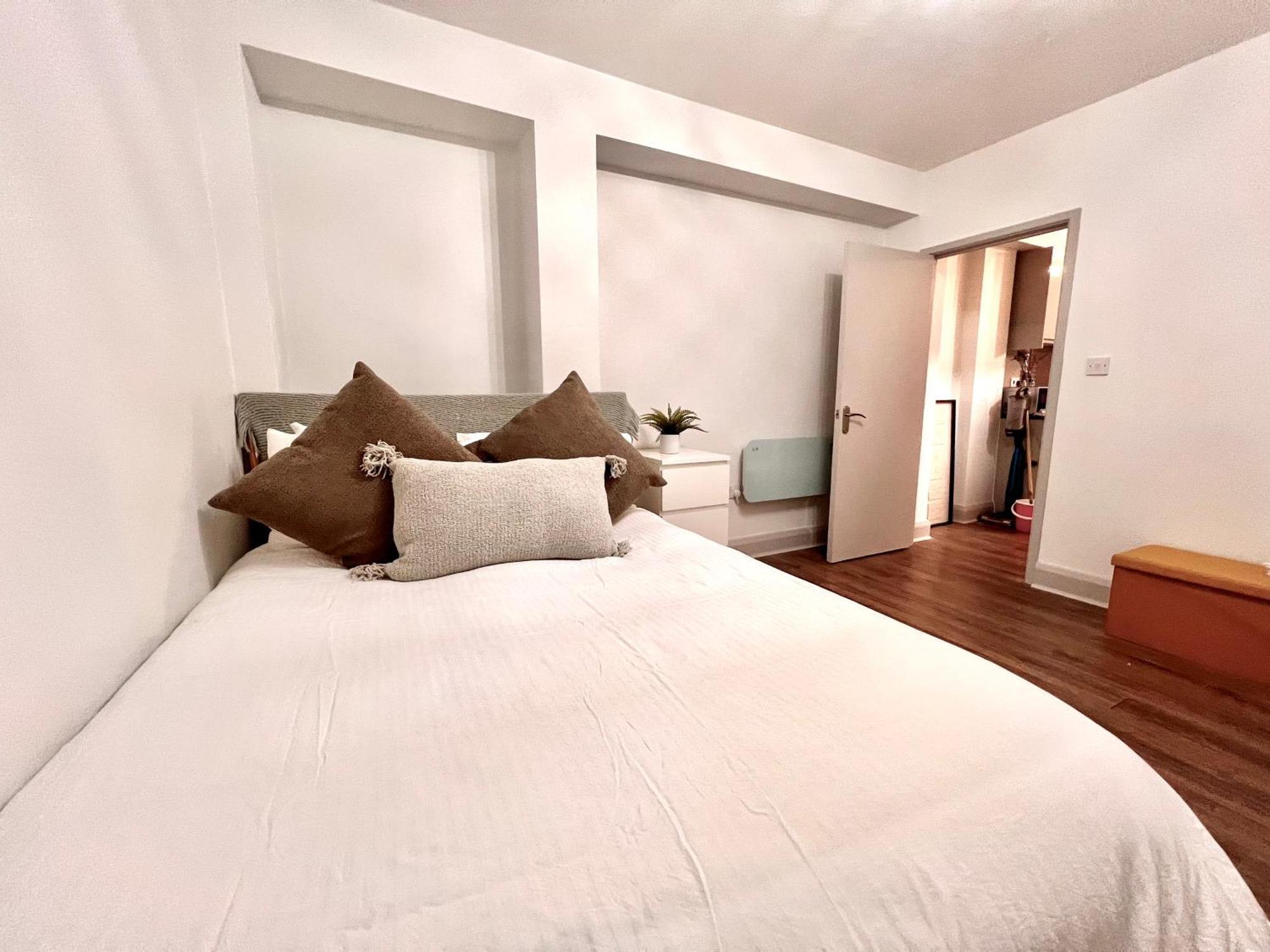 Fully Refurbed 2025 1 Minute To Old Street Station *