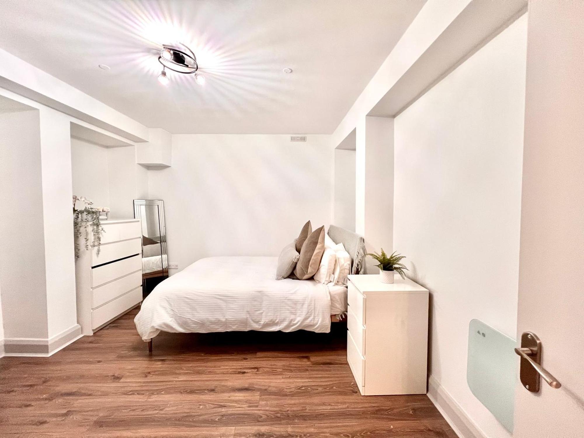 Fully Refurbed 2025 1 Minute To Old Street Station Apartment