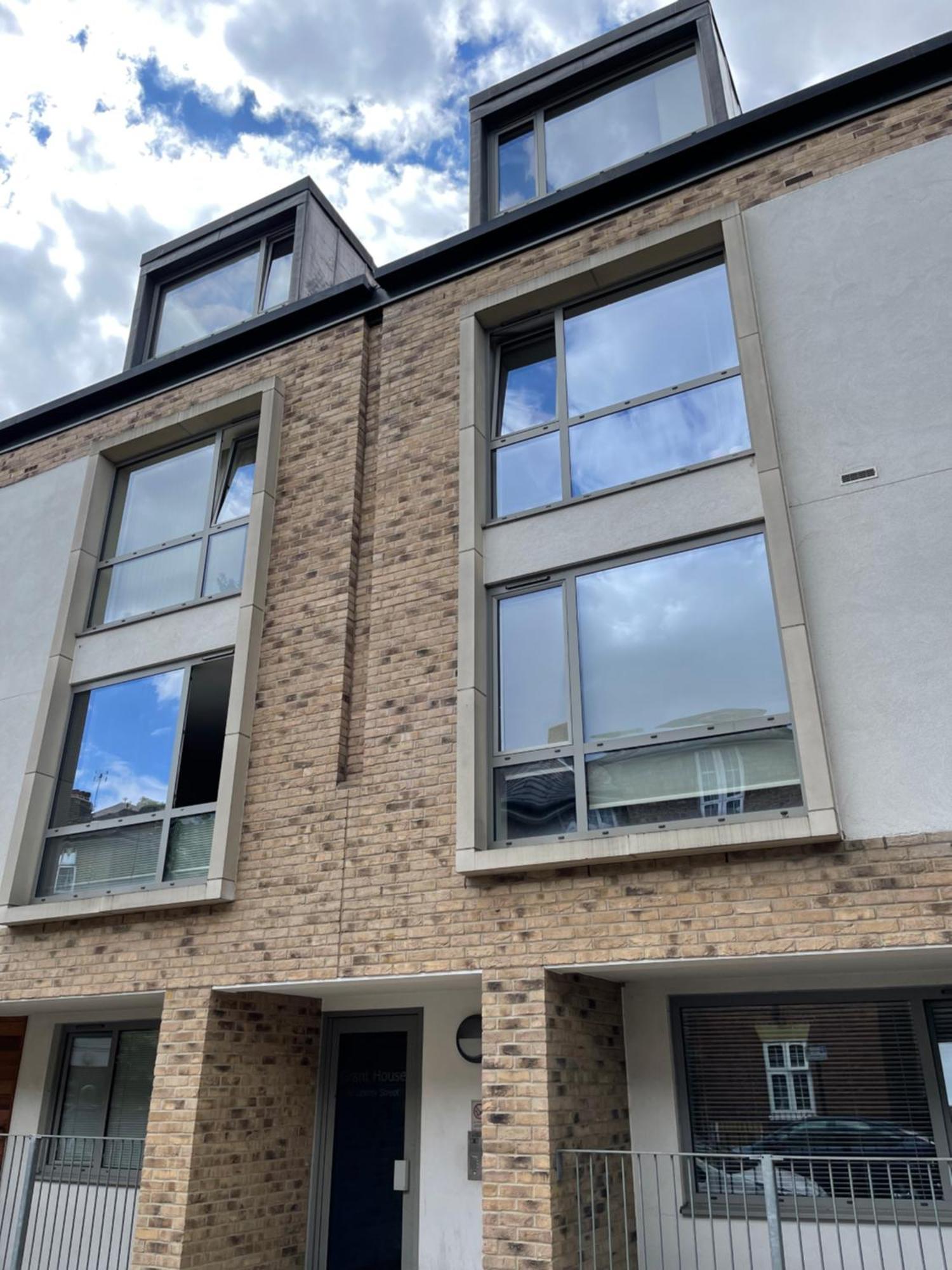 Brand New Flat In With Car Park * London