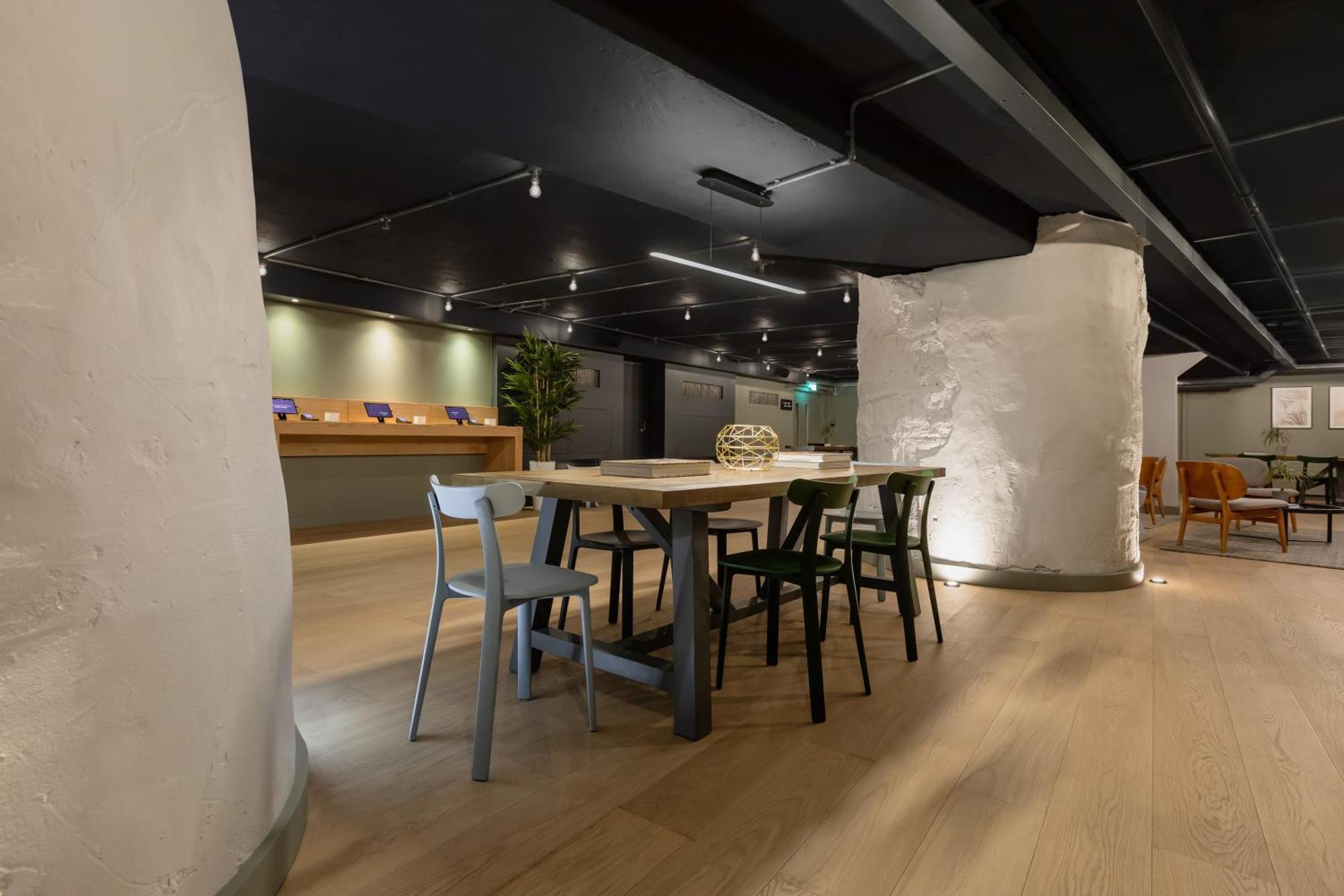 Zedwell Underground Tottenham Court Rd 3* London