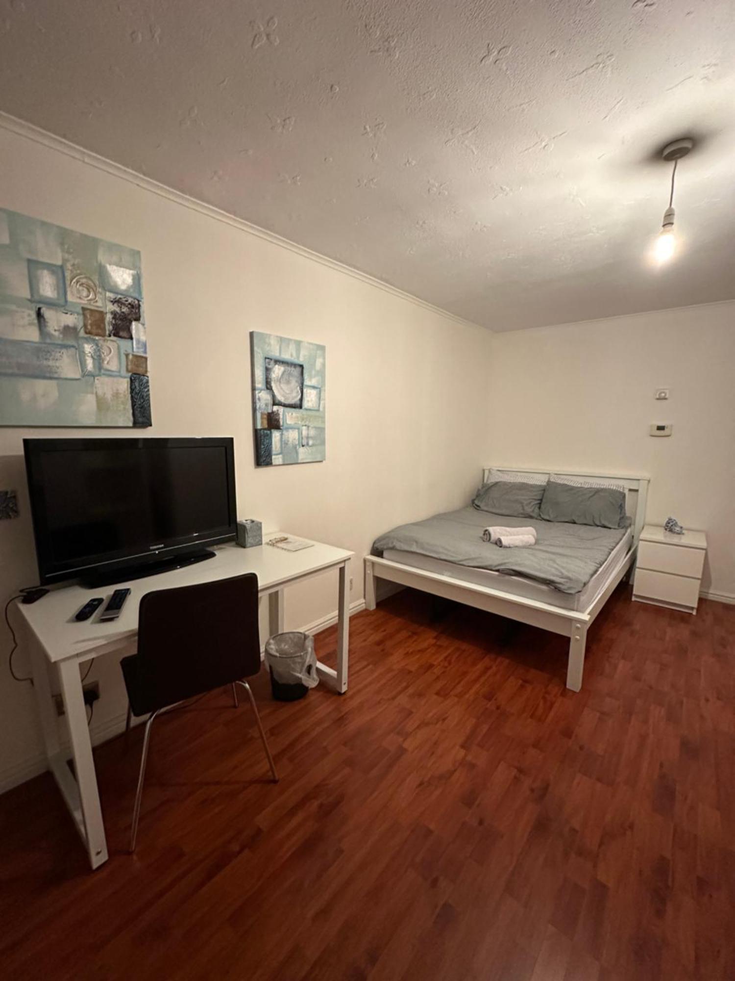 Bed & Breakfast White *