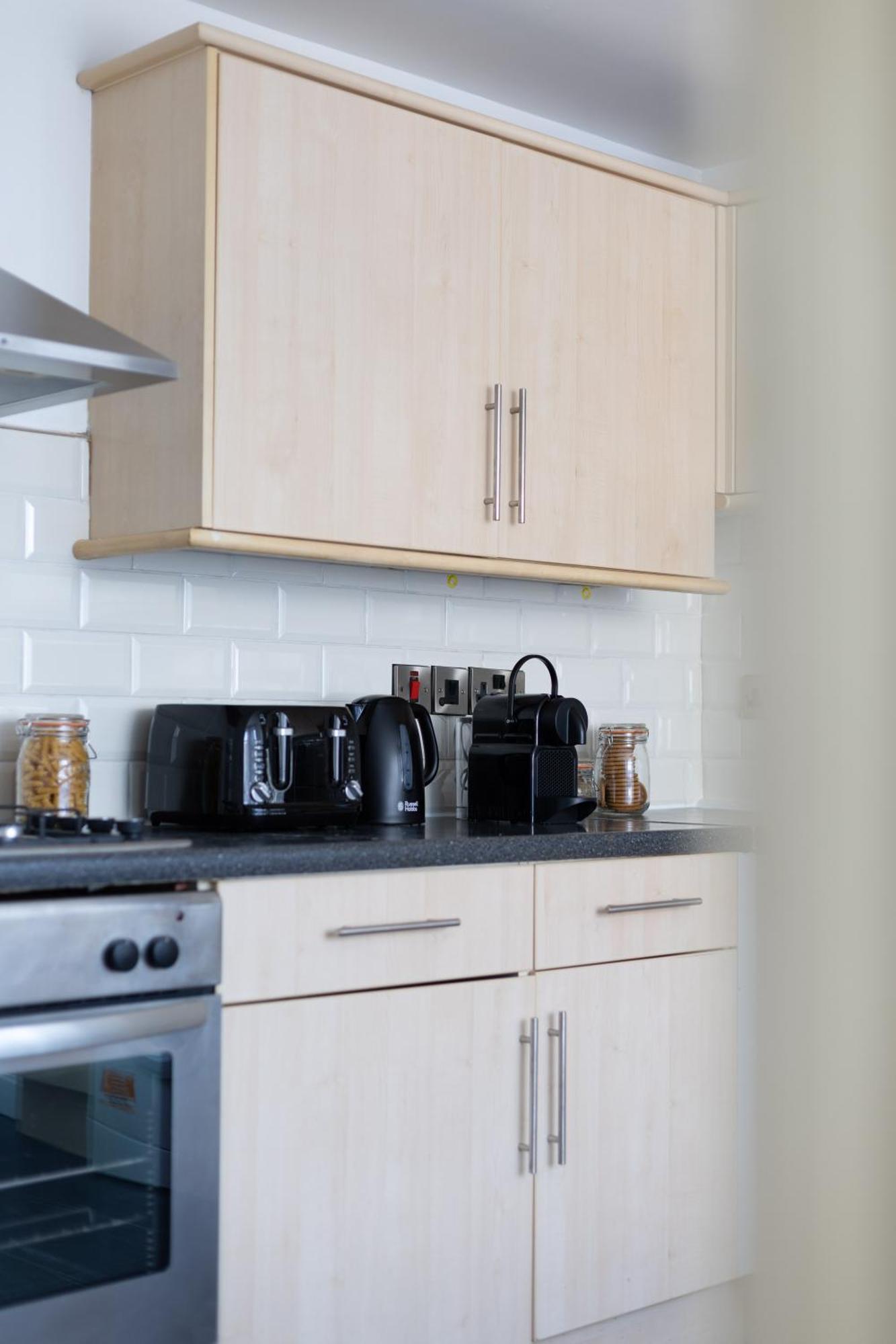 Arte Serviced Stratford - 3 Bedrooms 2 Bathrooms London, Stratford, Maryland, Free Parking, Garden, Weekly Or Monthly - Up To 8 Guests Feriehus *
