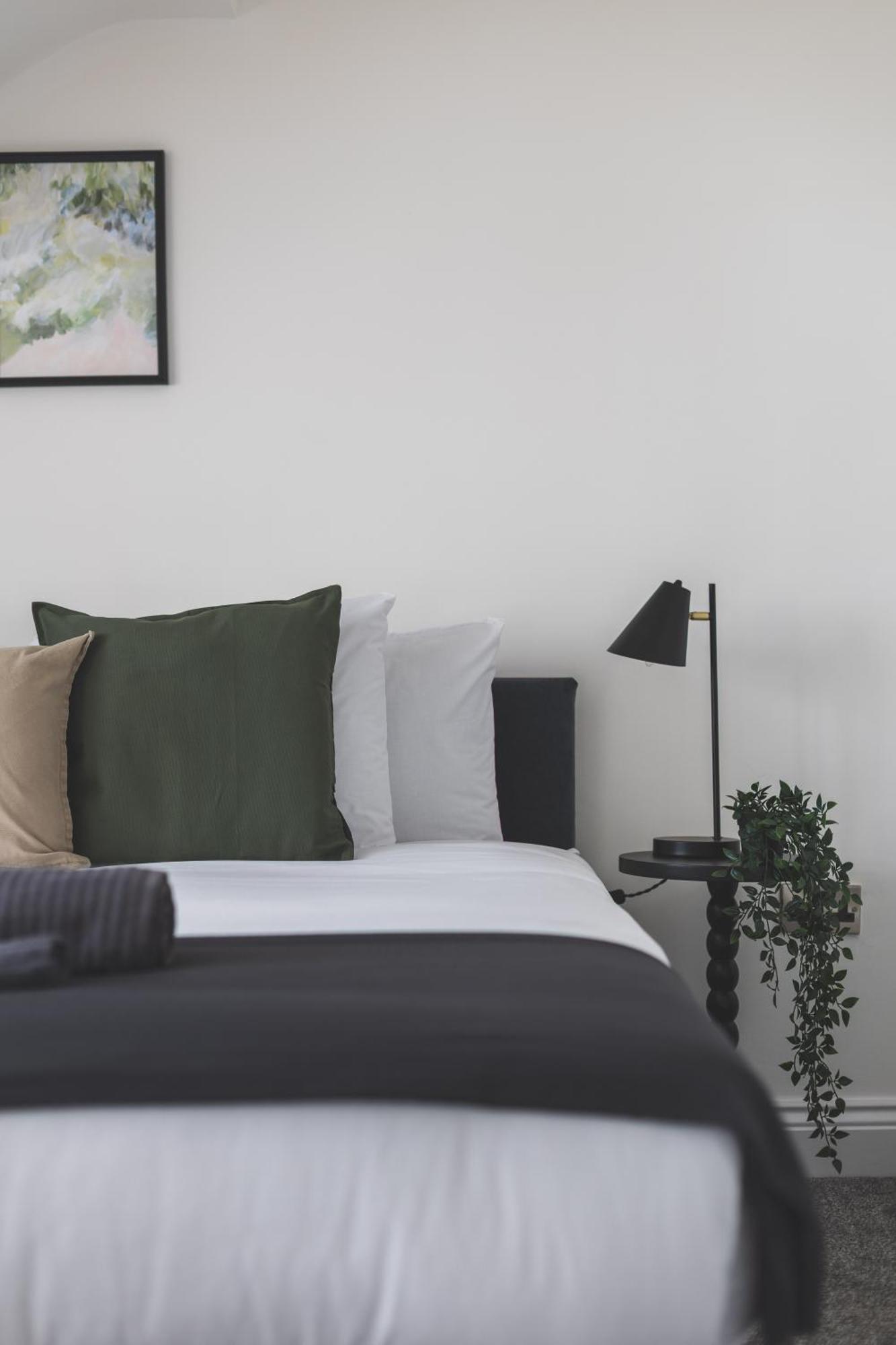 Arte Serviced Stratford - 3 Bedrooms 2 Bathrooms London, Stratford, Maryland, Free Parking, Garden, Weekly Or Monthly - Up To 8 Guests Feriehus