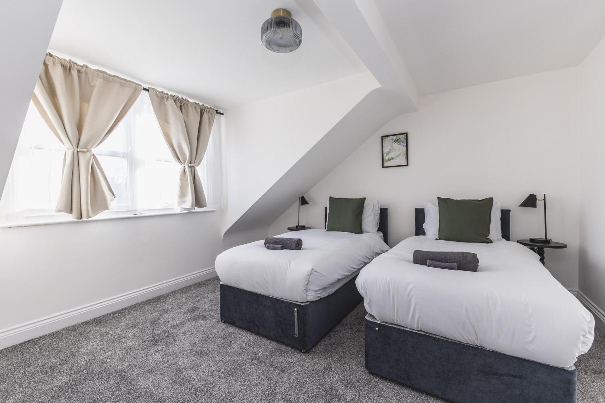 Arte Serviced Stratford - 3 Bedrooms 2 Bathrooms London, Stratford, Maryland, Free Parking, Garden, Weekly Or Monthly - Up To 8 Guests Feriehus