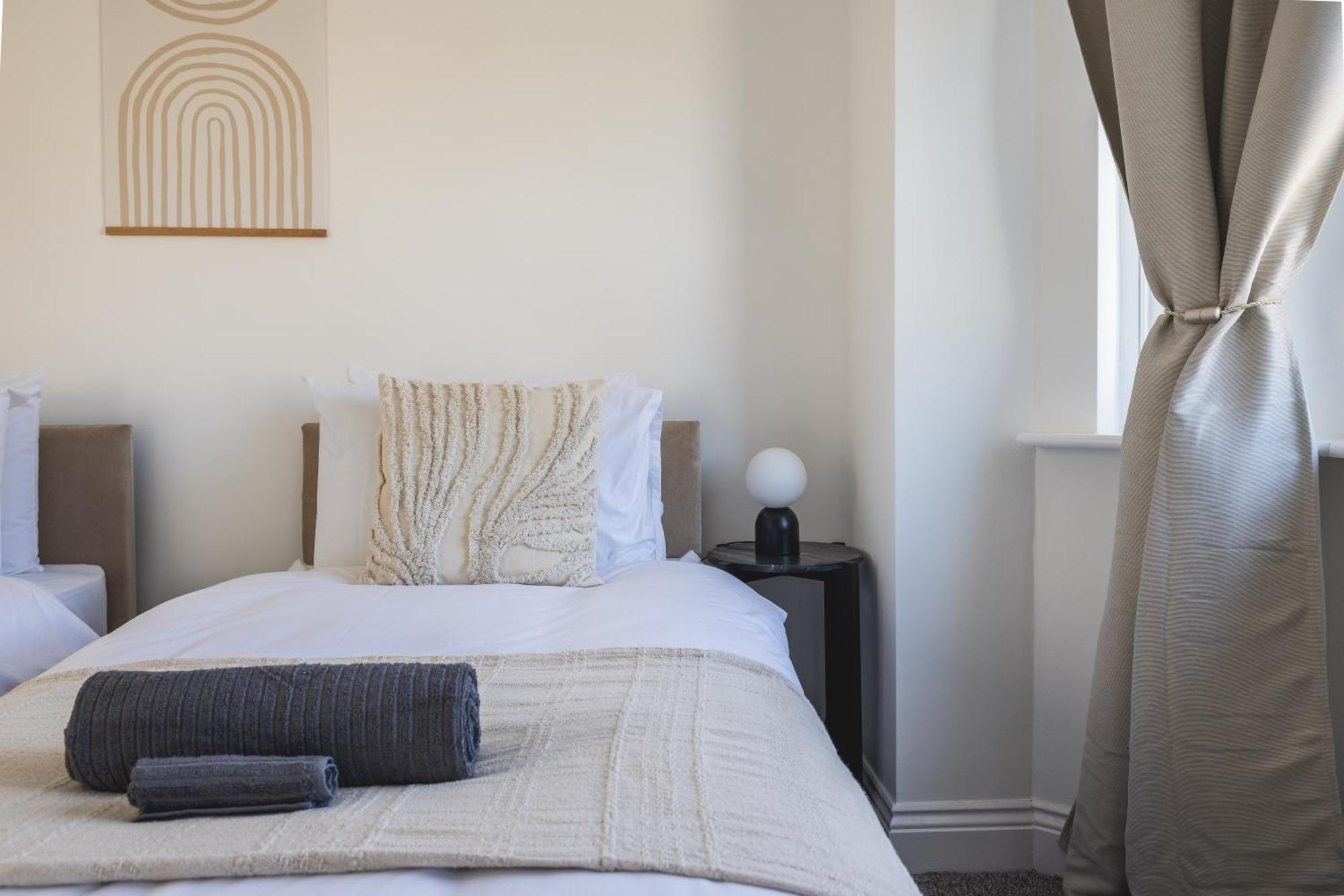 Arte Serviced Stratford - 3 Bedrooms 2 Bathrooms London, Stratford, Maryland, Free Parking, Garden, Weekly Or Monthly - Up To 8 Guests Feriehus *