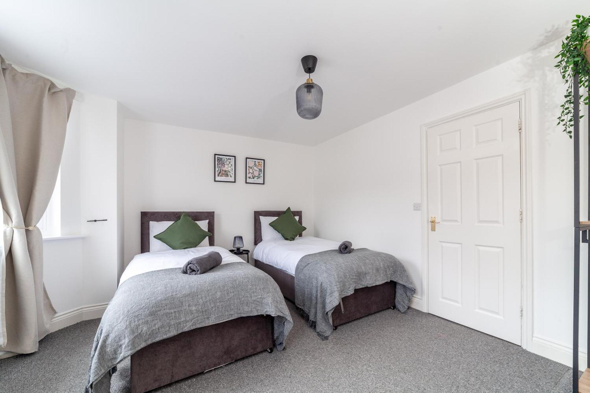 Arte Serviced Stratford - 3 Bedrooms 2 Bathrooms London, Stratford, Maryland, Free Parking, Garden, Weekly Or Monthly - Up To 8 Guests Feriehus London