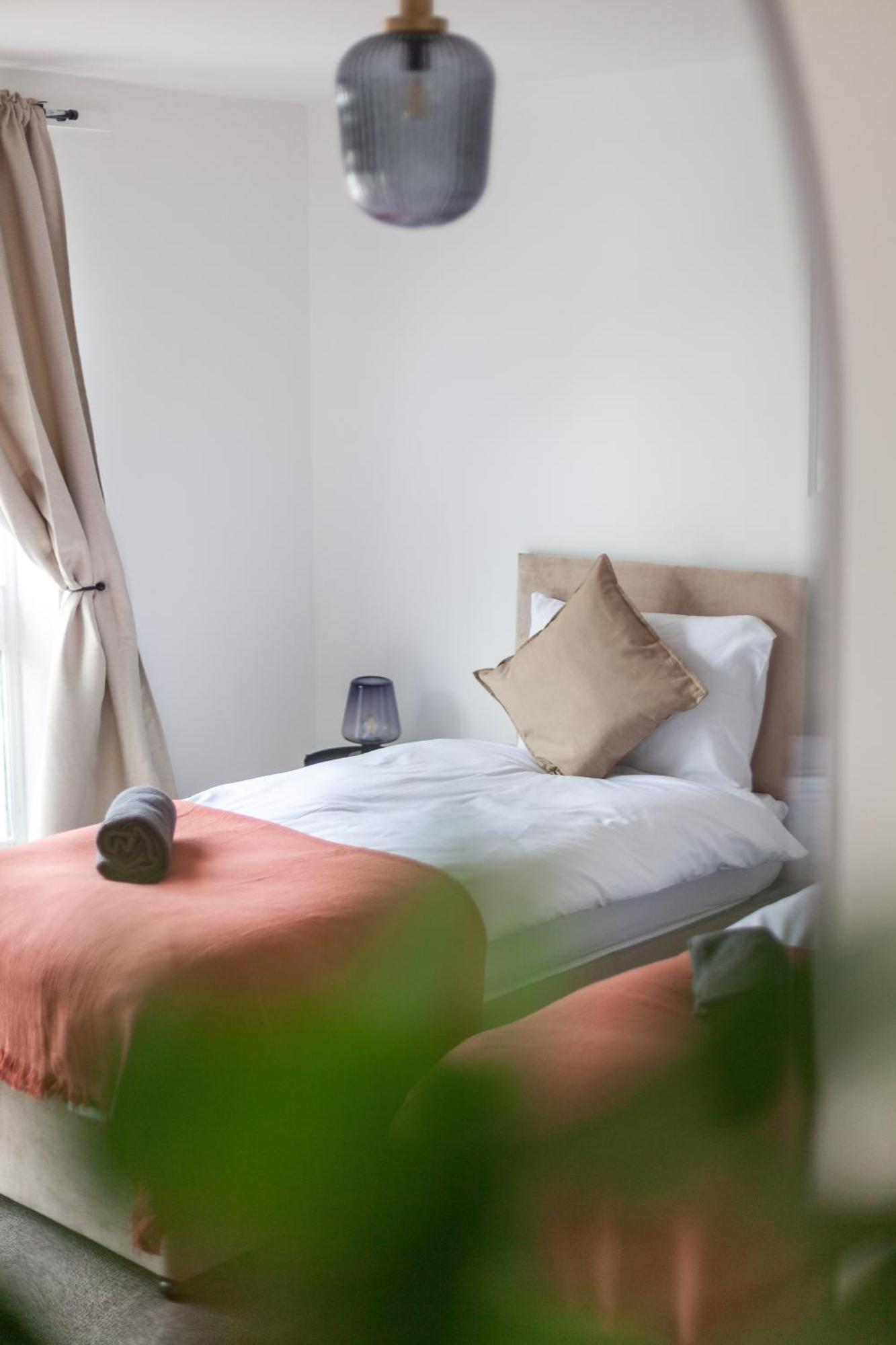 Feriehus Arte Serviced Stratford - 3 Bedrooms 2 Bathrooms London, Stratford, Maryland, Free Parking, Garden, Weekly Or Monthly - Up To 8 Guests *
