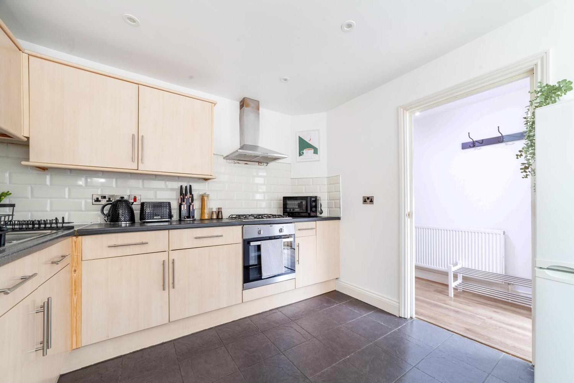 Arte Serviced Stratford - 3 Bedrooms 2 Bathrooms London, Stratford, Maryland, Free Parking, Garden, Weekly Or Monthly - Up To 8 Guests Feriehus London