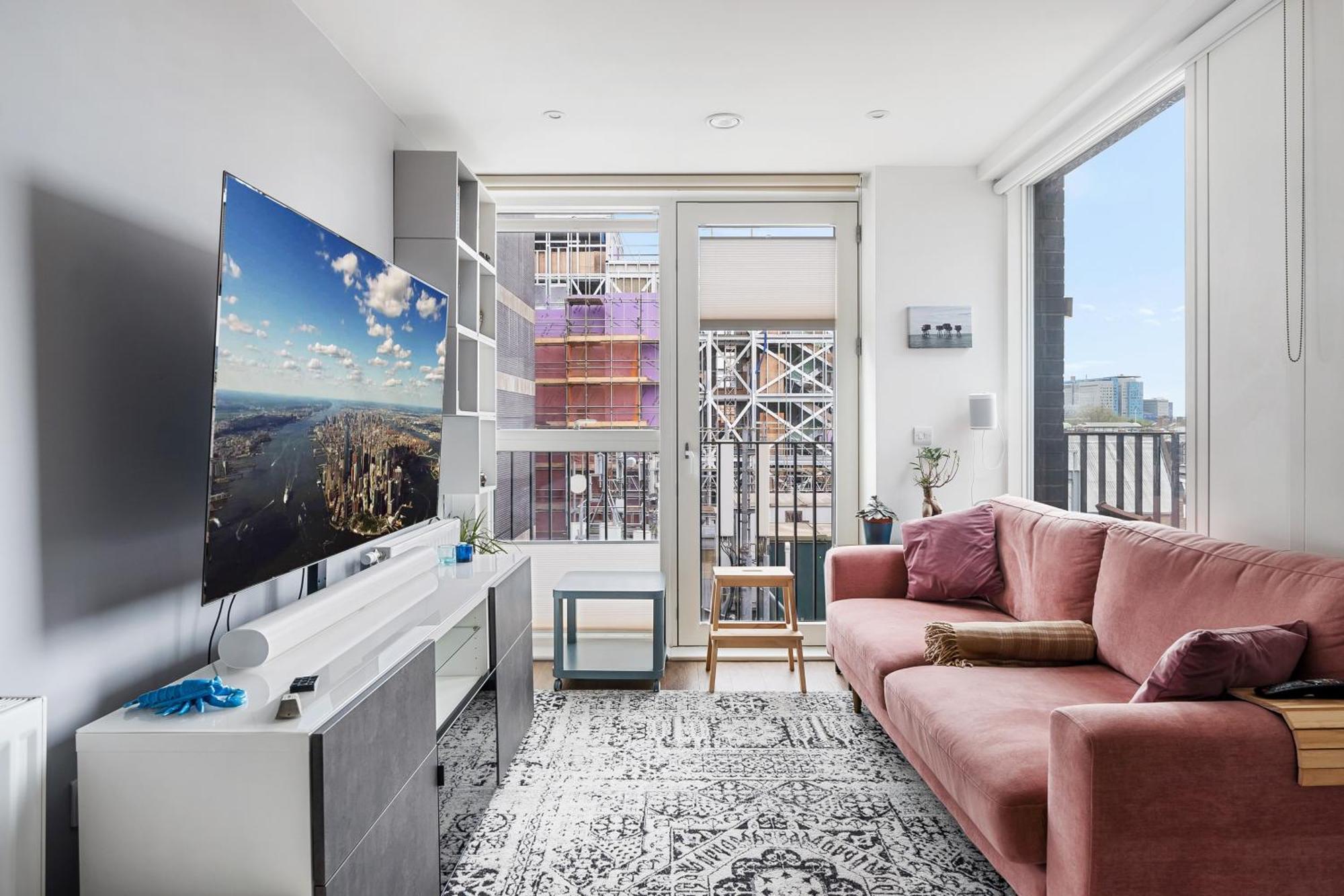 Impeccable Modern 2br Peachy * London
