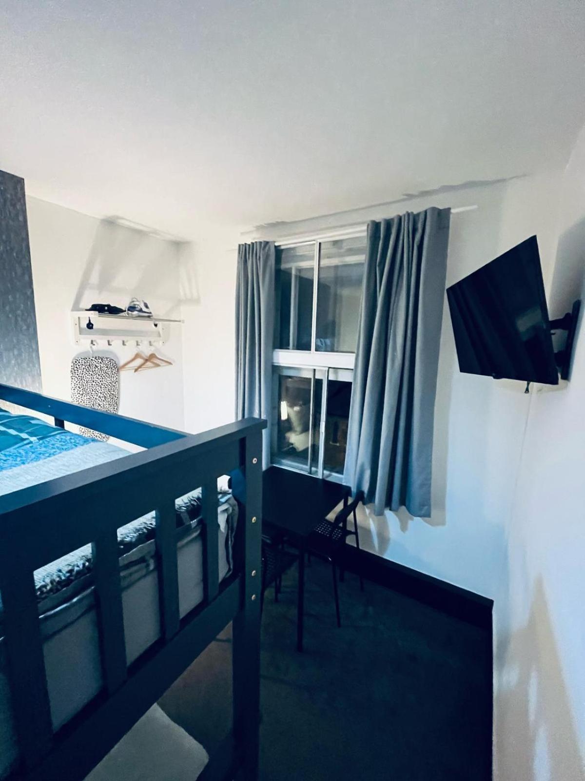 Guest house 10 Minutes To Vaux London