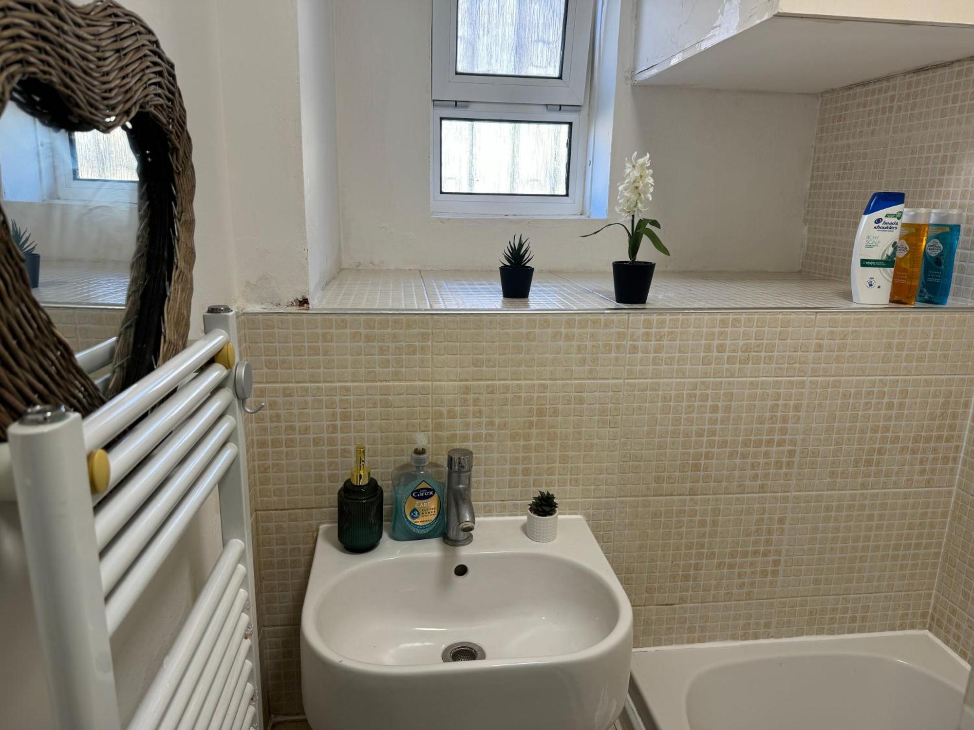 Lovely 1bedroom For 6ppl In Whitechapel, 1min Away To Dlr Station Apartment