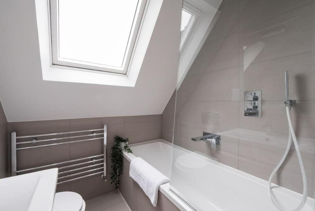 Apartment Contemporary 2 Bed Loft Honor Oak, London