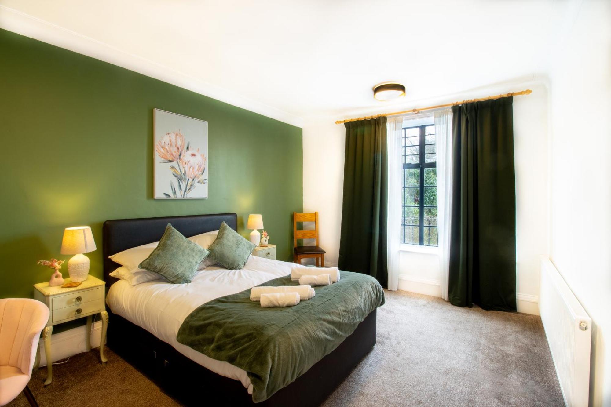 Spacious 2br, Free Parking & Wifi Near Station * London