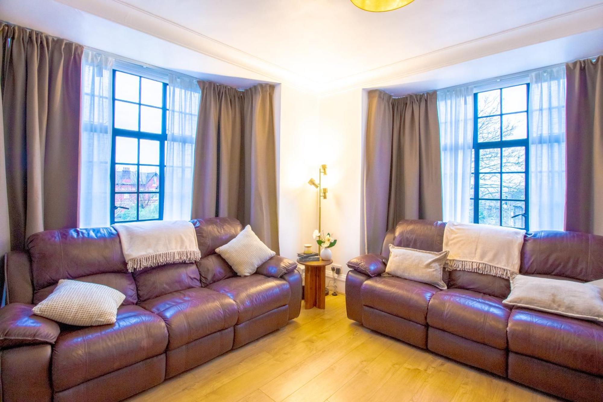 Apartment Spacious 2br, Free Parking & Wifi Near Station