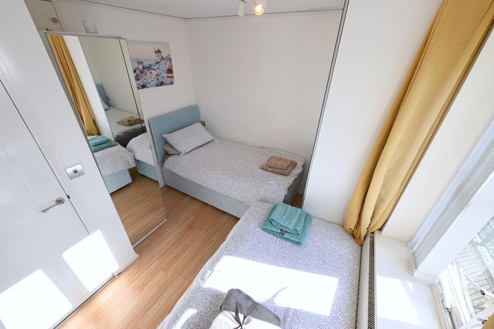 Unique 2-bedroom With River Views! Leilighet *