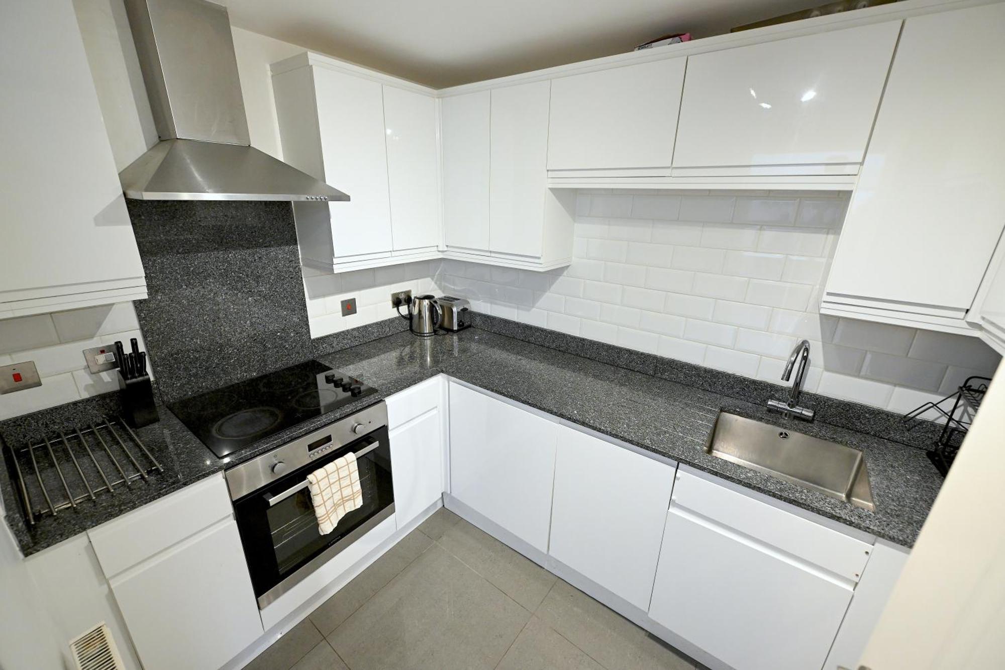 Unique 2-bedroom With River Views! Leilighet London