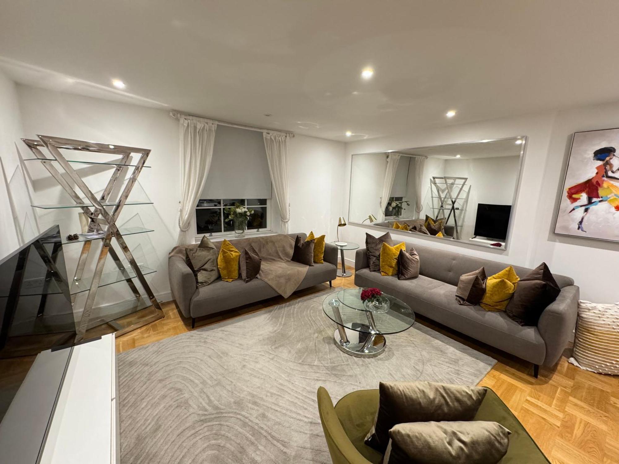 High Deluxe Standard Flat For 6 People In The Heart Of Apartment