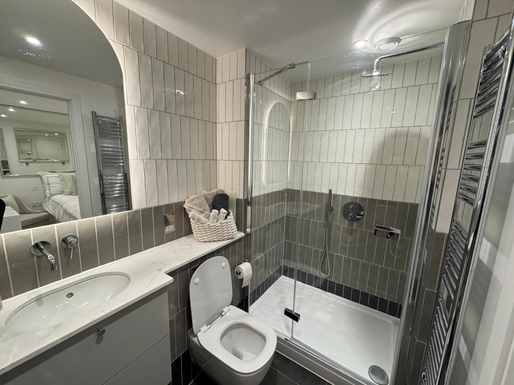 Apartment High Deluxe Standard Flat For 6 People In The Heart Of London