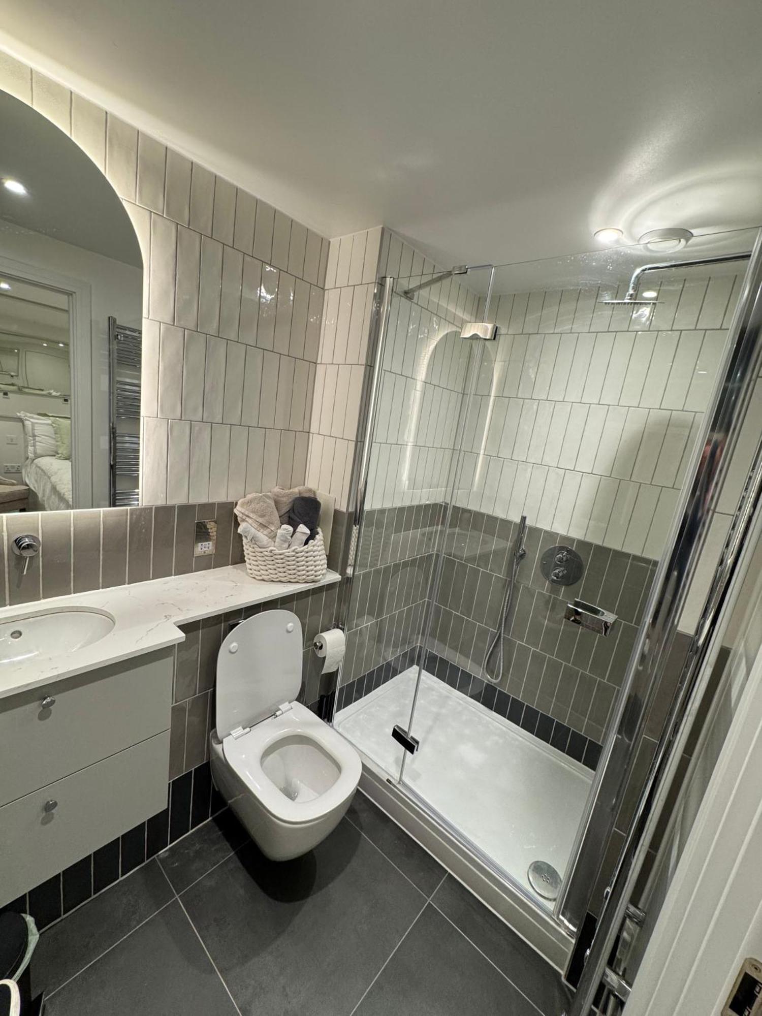 High Deluxe Standard Flat For 6 People In The Heart Of Apartment London