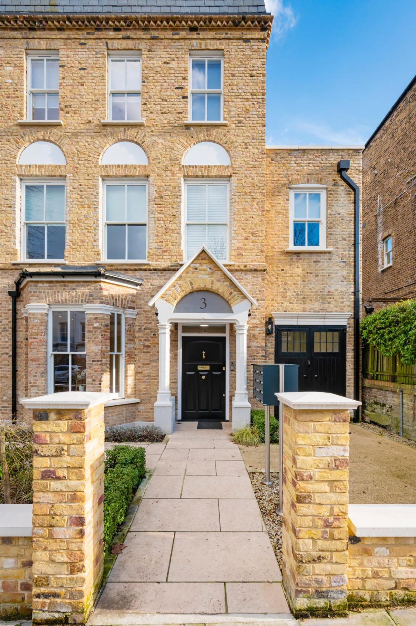 Premium Hungerford Road * London
