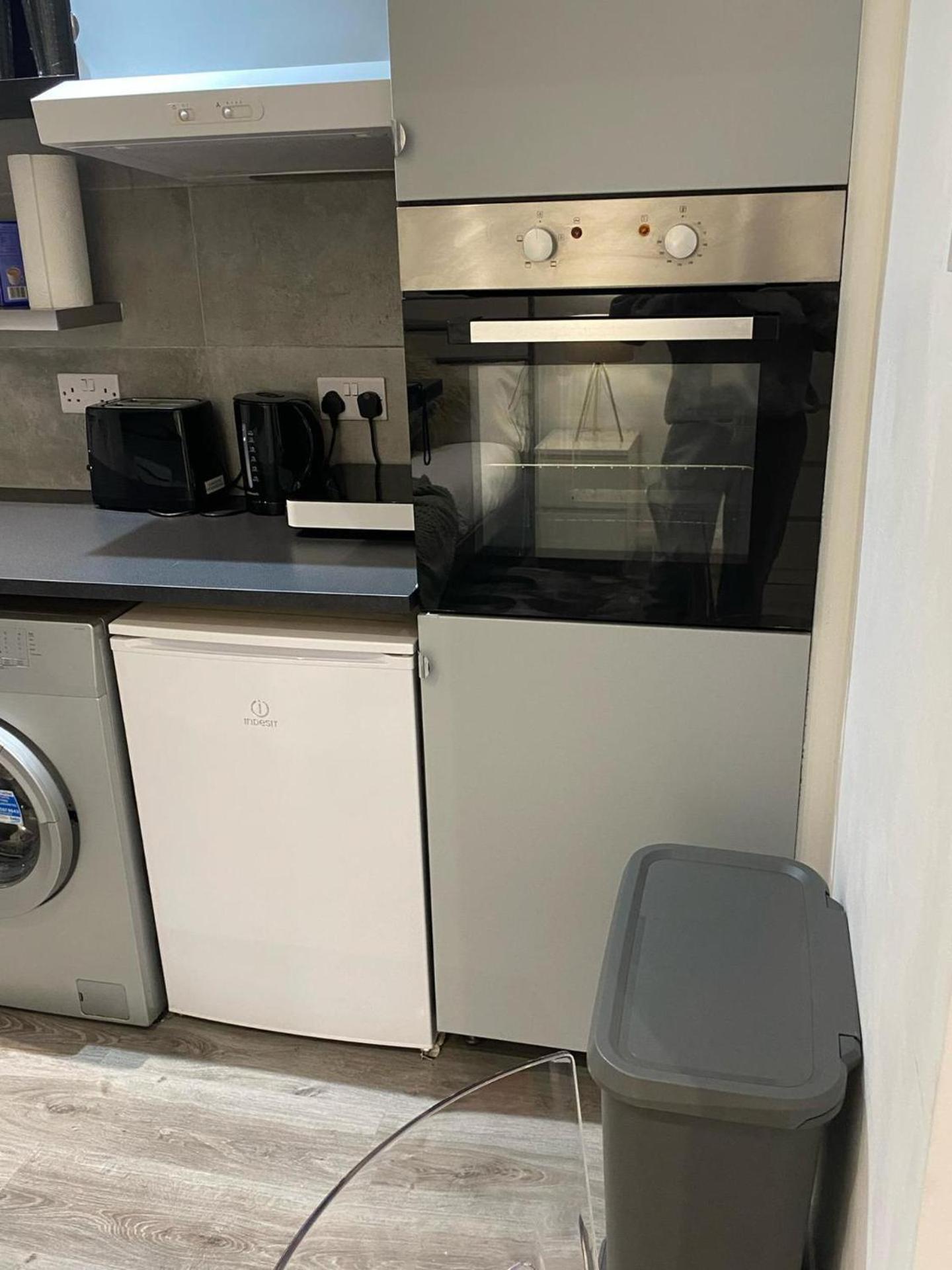 Studiosleeps2-gardenview-parking-internet-patio Apartment London