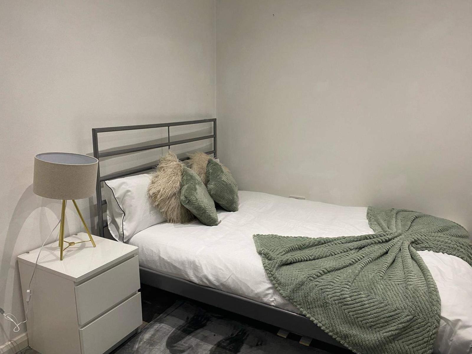 Apartment Studiosleeps2-gardenview-parking-internet-patio *