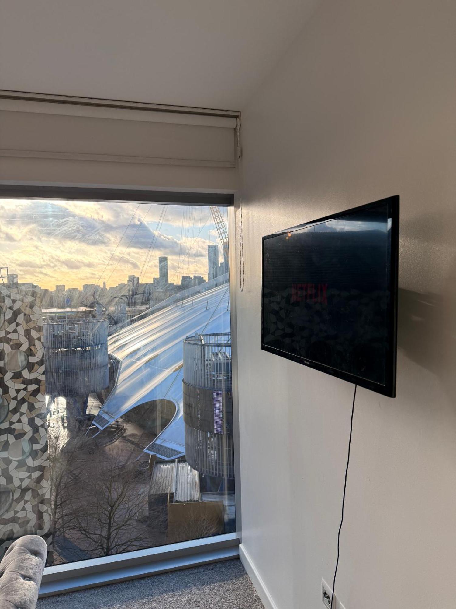 02 Arena View Apartment *