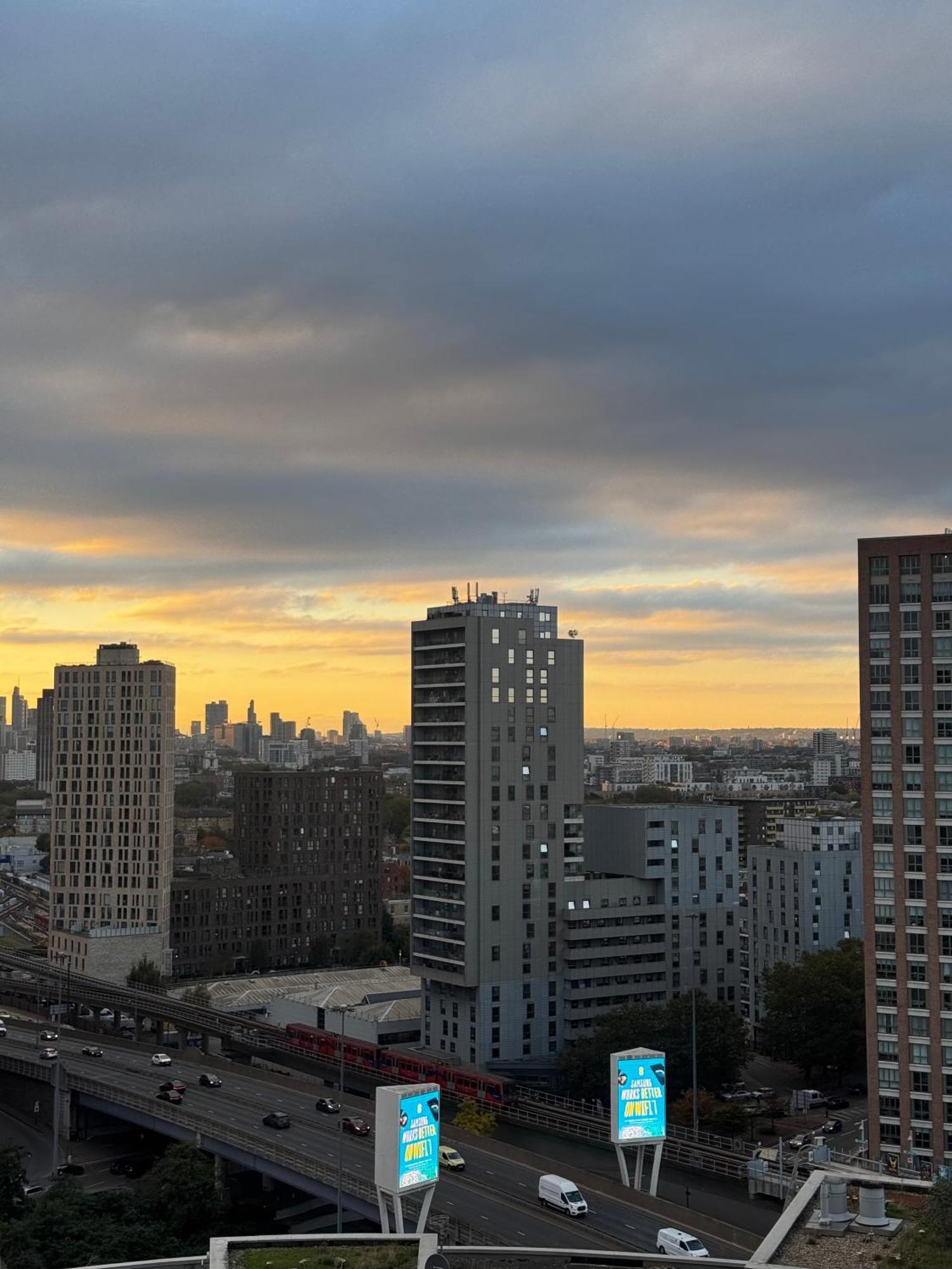 Scenic View 1-bed Near Downtown With Free Wifi Londres