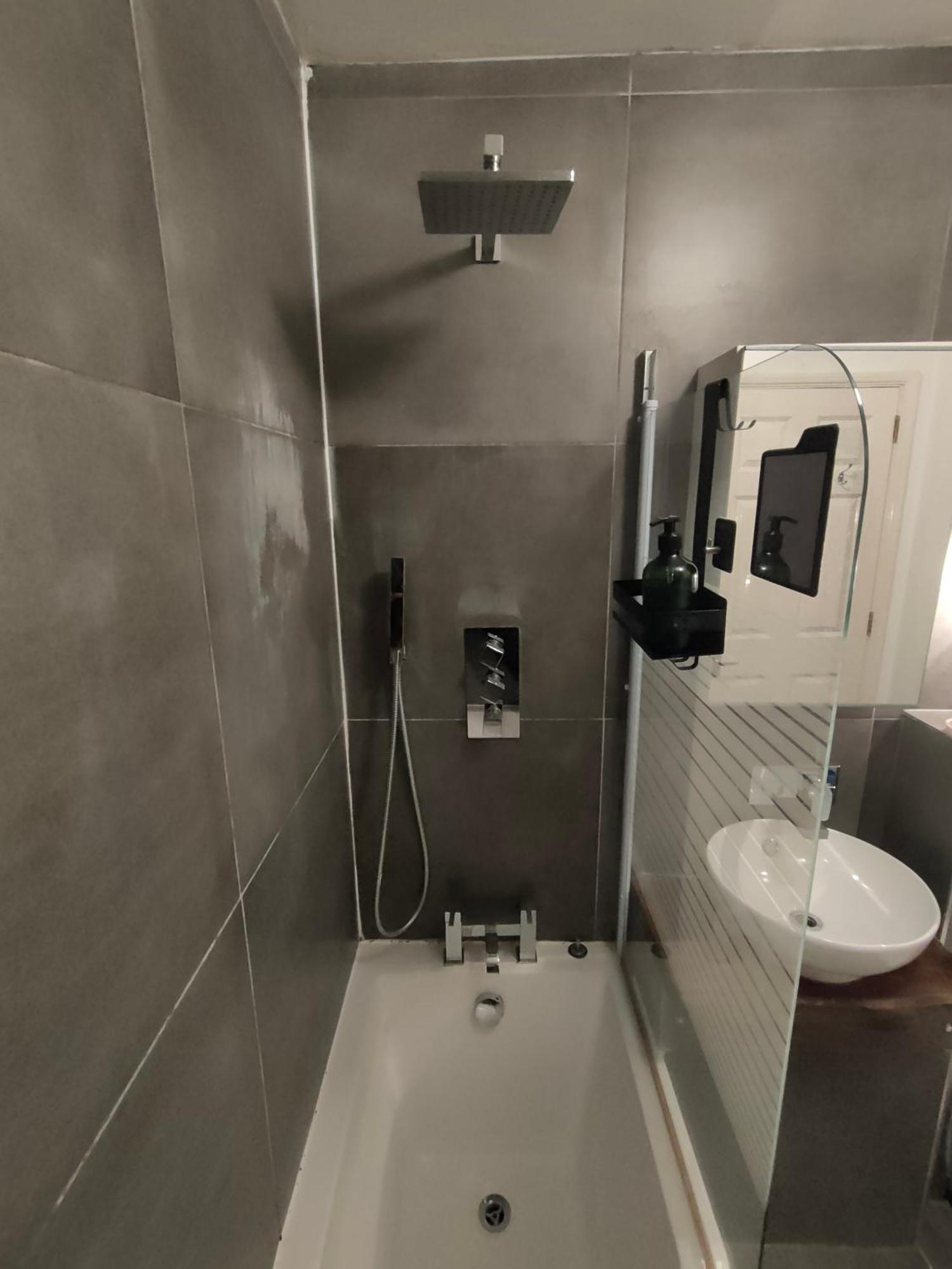 Free Parking 4 Beds Flat 15 Min Train To Victoria Bridge St Paul Cathedral * Londres