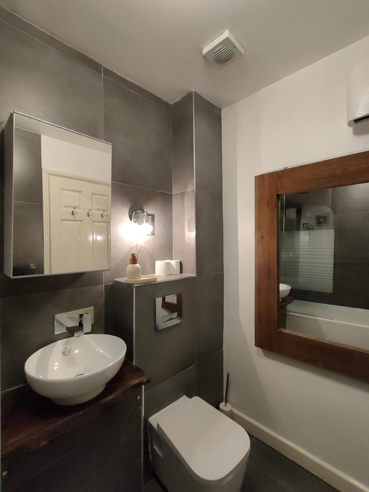 Apartment Free Parking 4 Beds Flat 15 Min Train To Victoria Bridge St Paul Cathedral