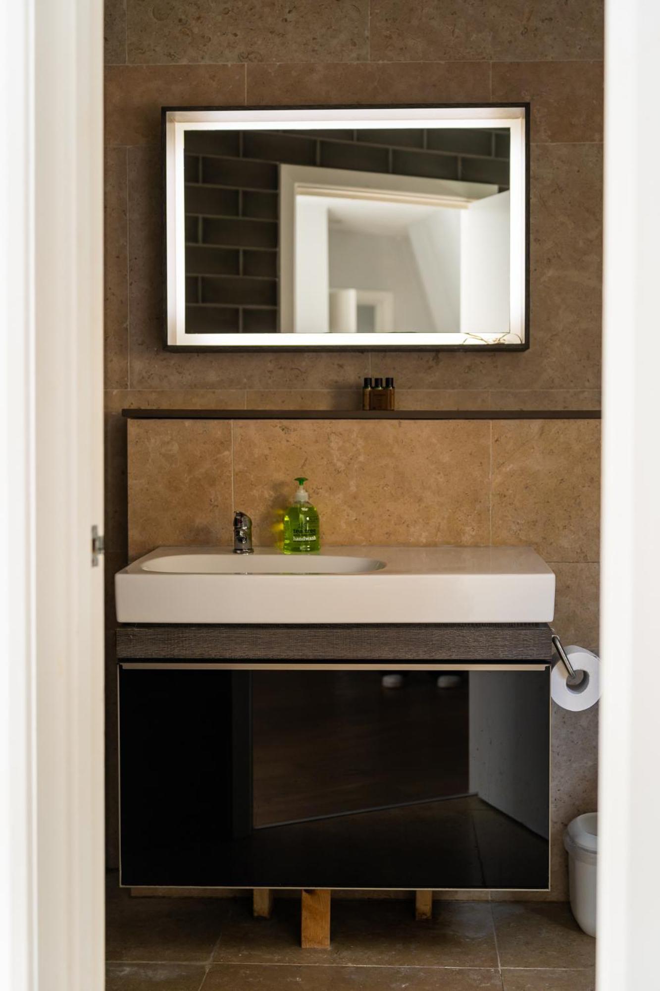 Apartment Stylish 2-bed In Camden Special Price Due To Maintenance Road Works Nearby London
