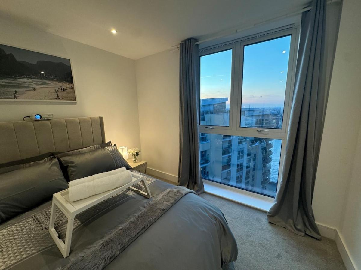 Apartment Stunning Luxury 2 Bedroom *