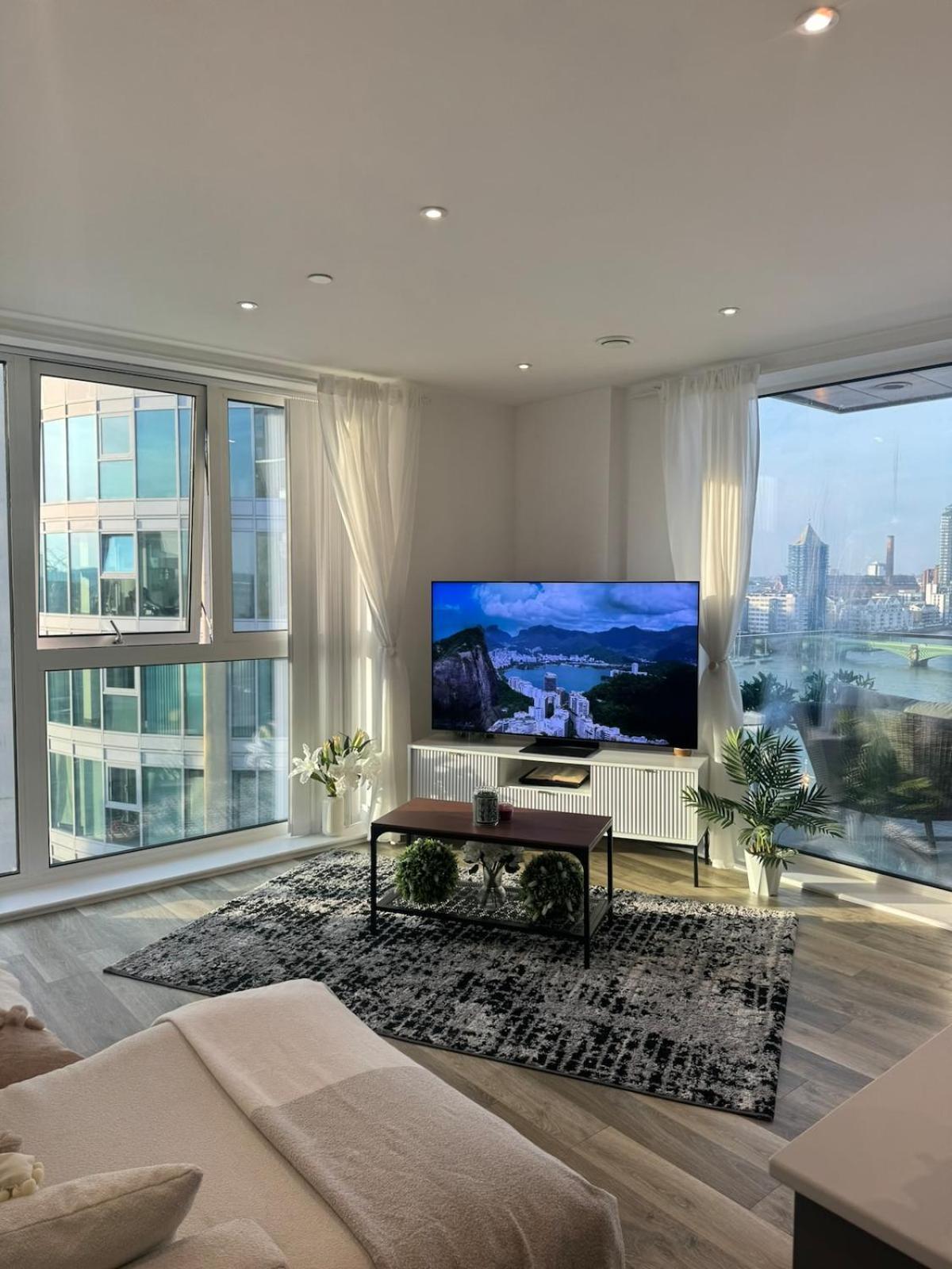 Stunning Luxury 2 Bedroom Apartment London