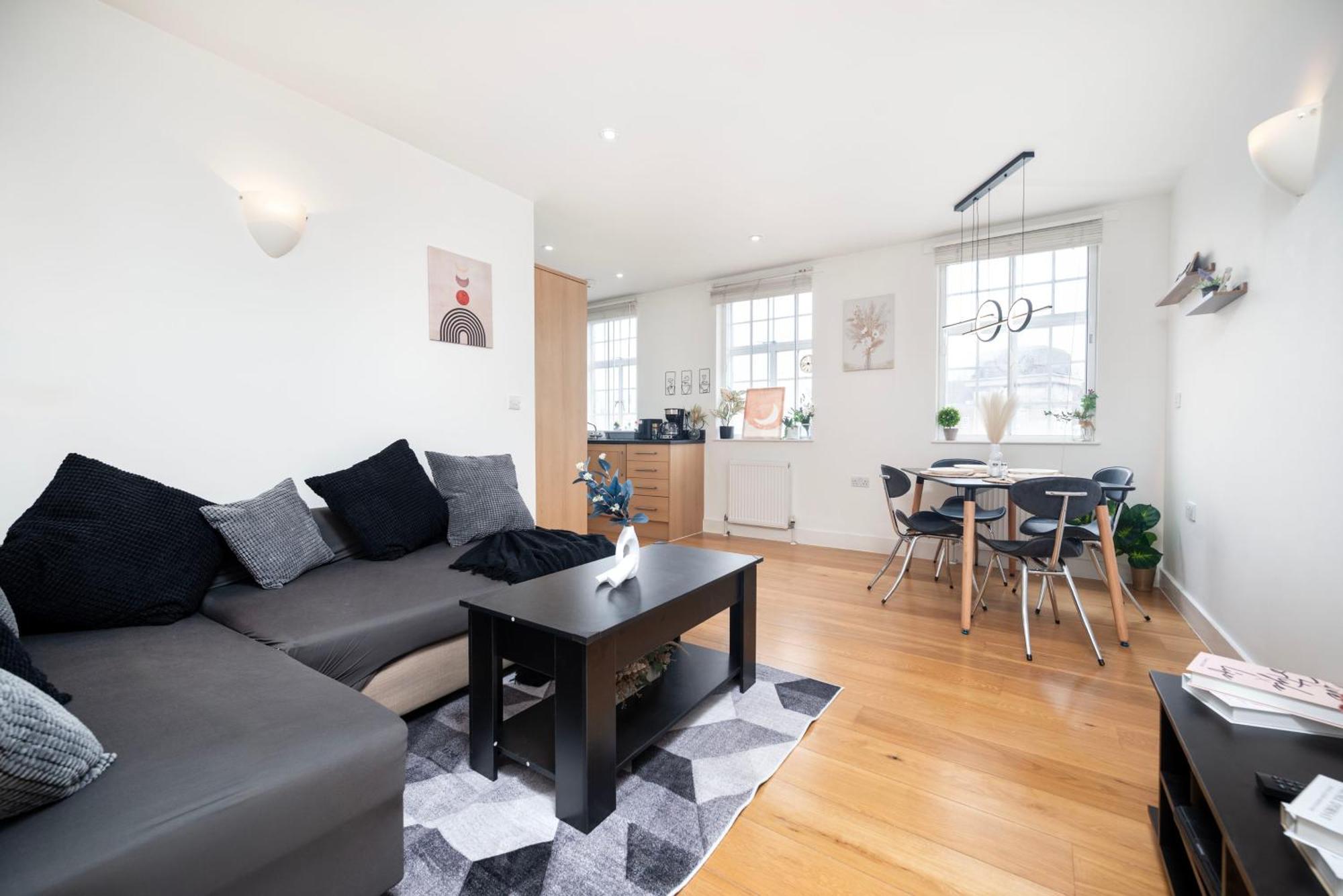 Stylish 2 Bed In Heart Of Stockwell, Free Wifi 12 Mins To Oxford Circus & Kings Cross Apartment *