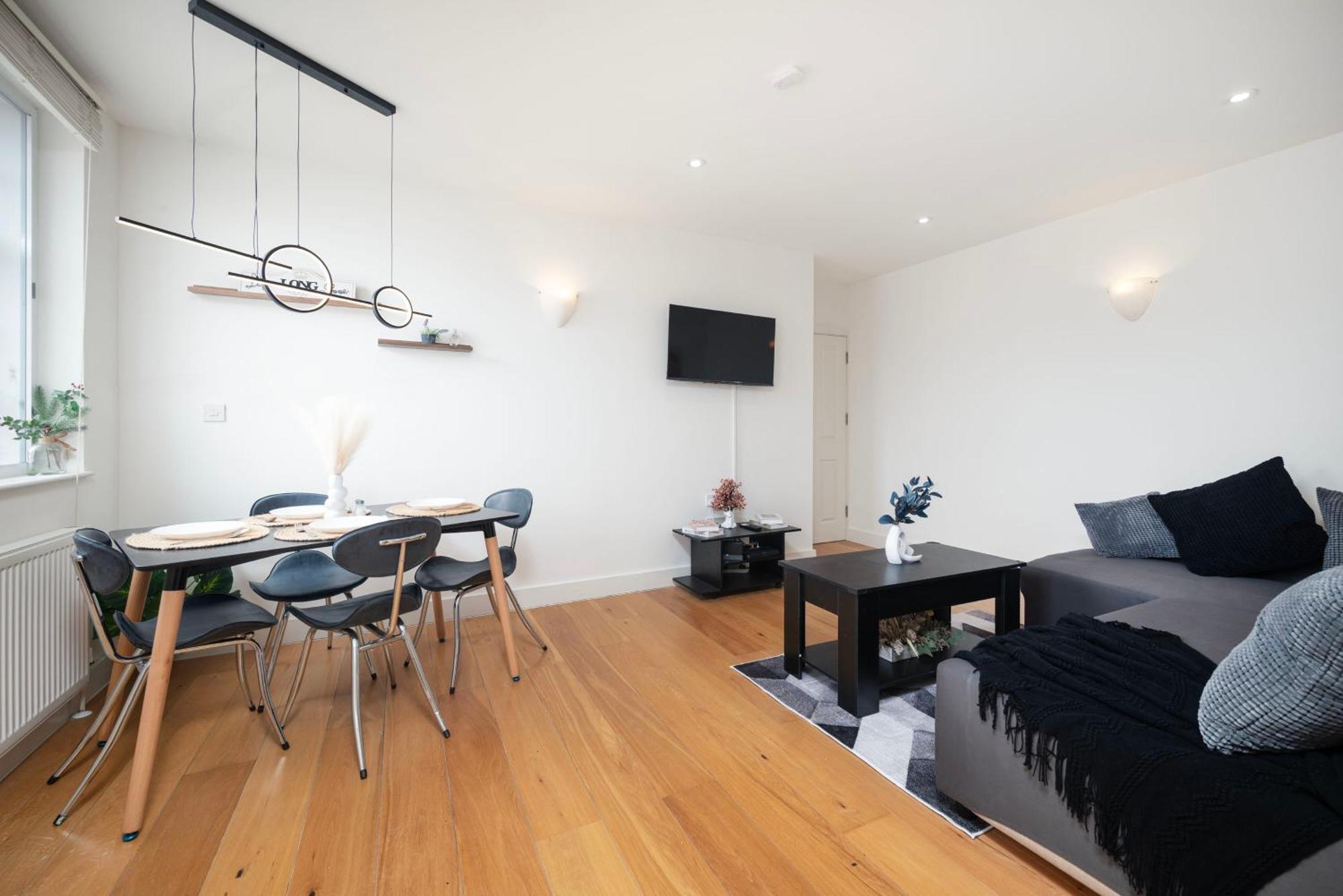 Stylish 2 Bed In Heart Of Stockwell, Free Wifi 12 Mins To Oxford Circus & Kings Cross Apartment *
