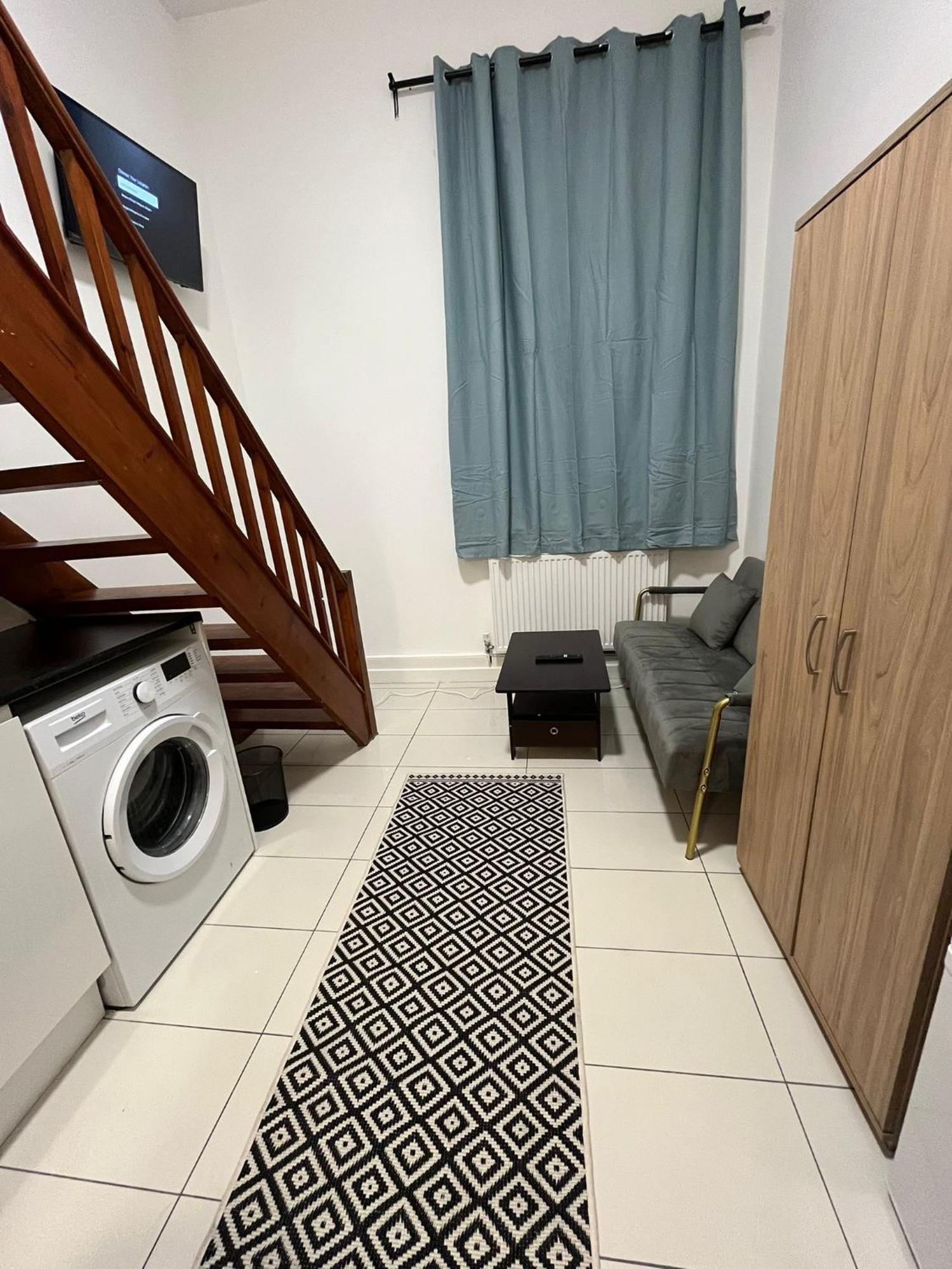 Apartment Modern Queenspark London