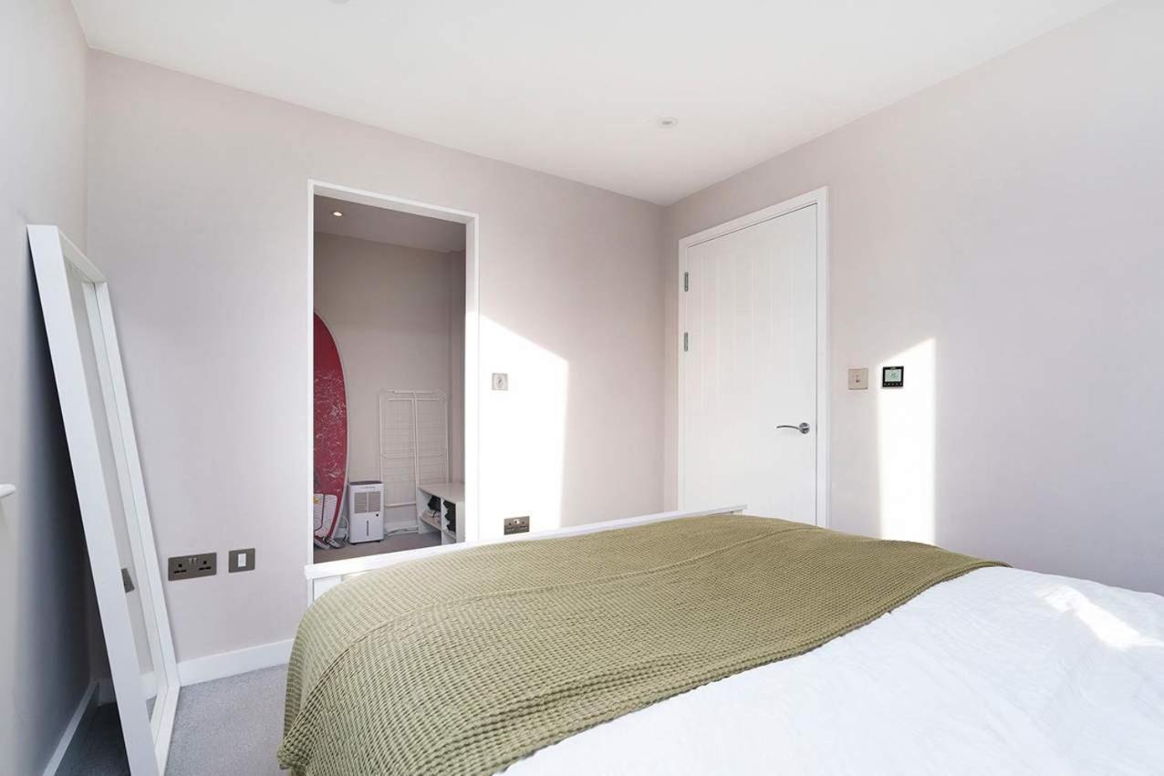 Charming & Modern Flat With Balcony * London