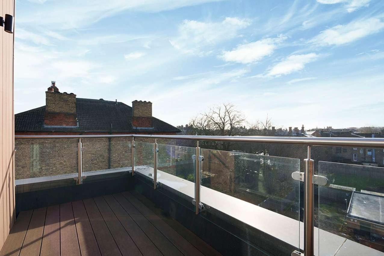 Charming & Modern Flat With Balcony Apartment *