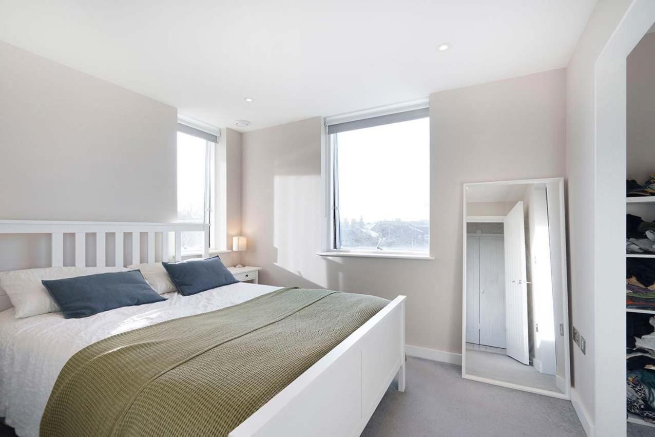 Charming & Modern Flat With Balcony Apartment London