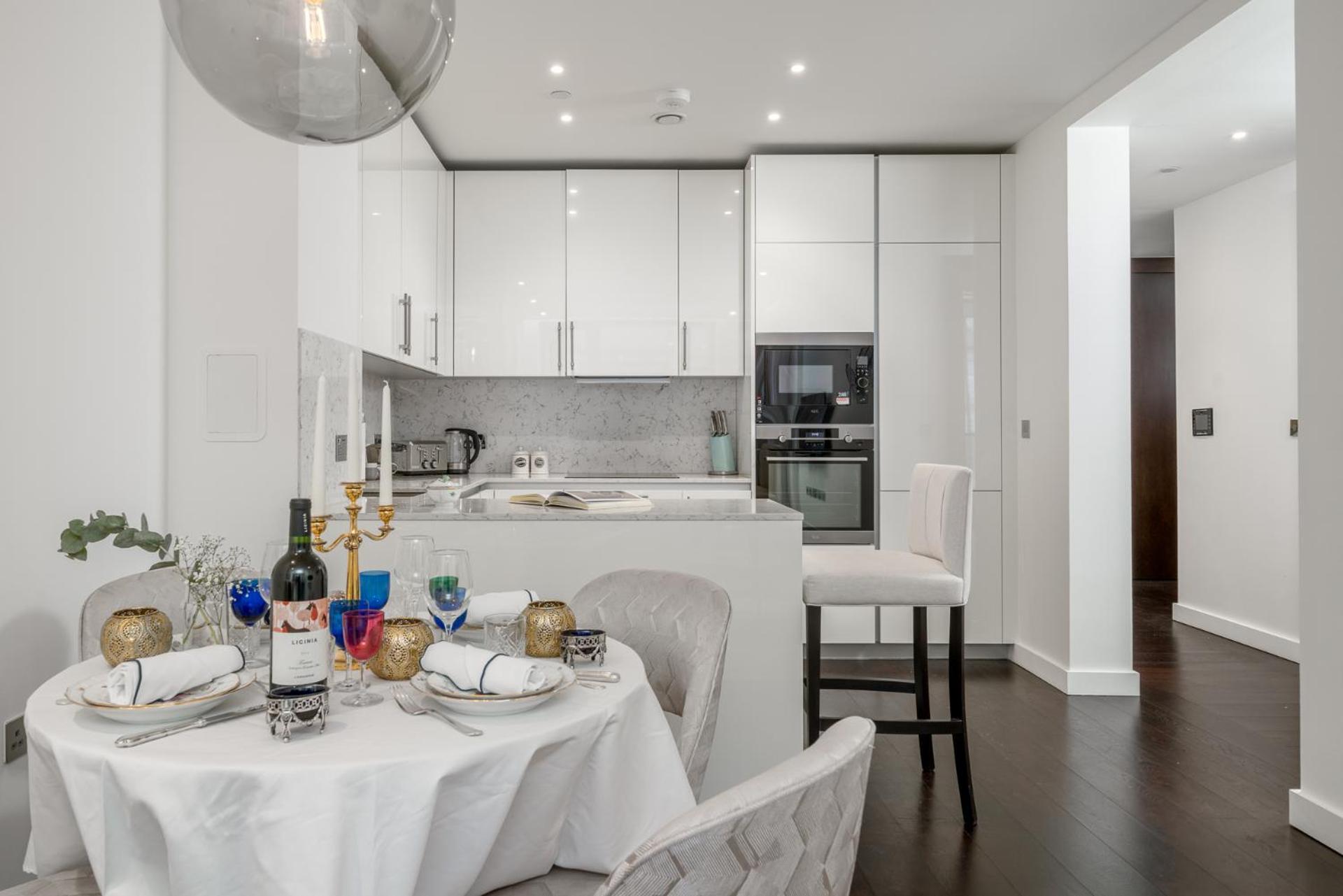 Riverfront Retreat In 2 Bed 2 Bath Appartement Londen