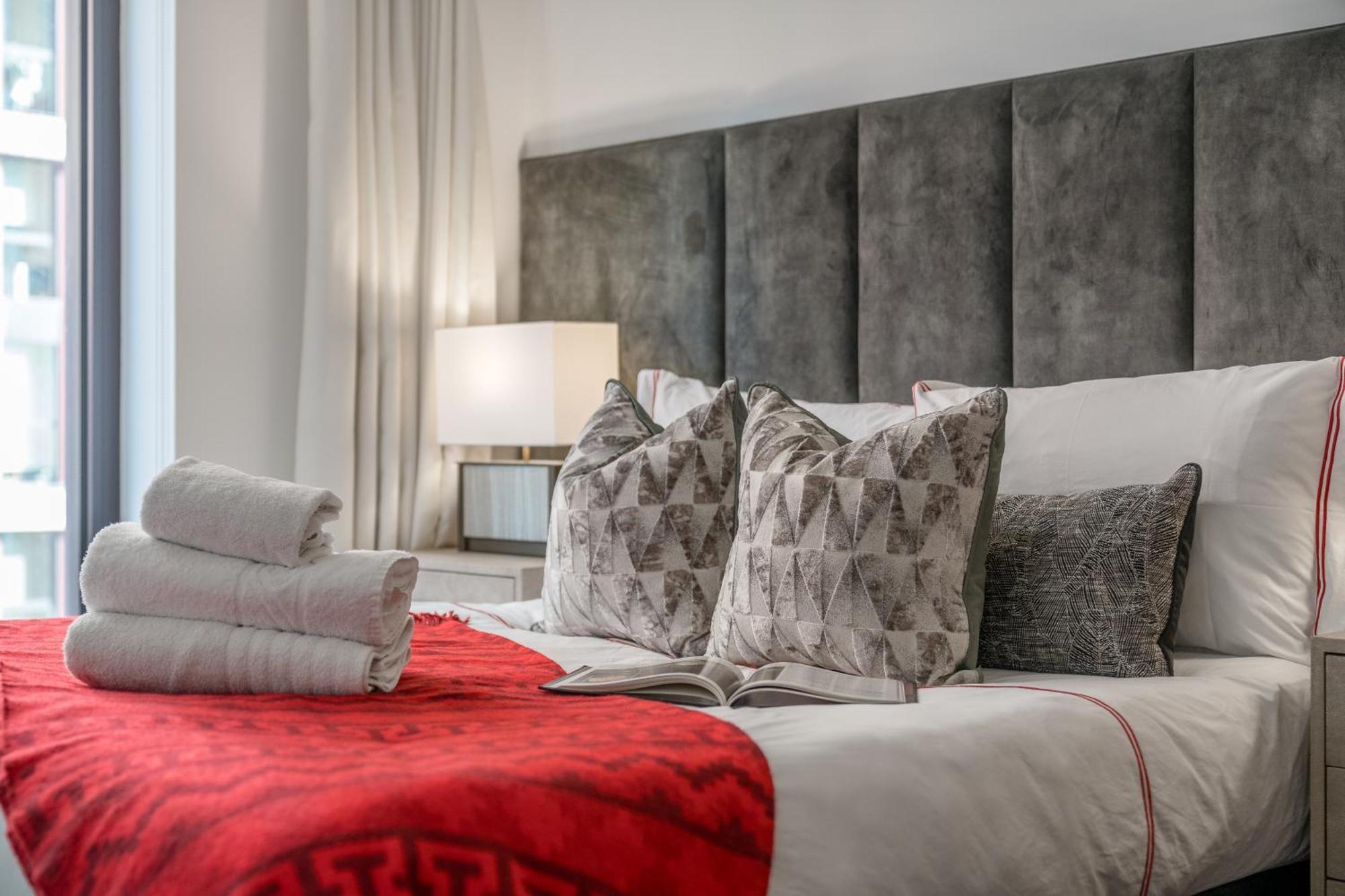 Riverfront Retreat In 2 Bed 2 Bath Appartement Londen