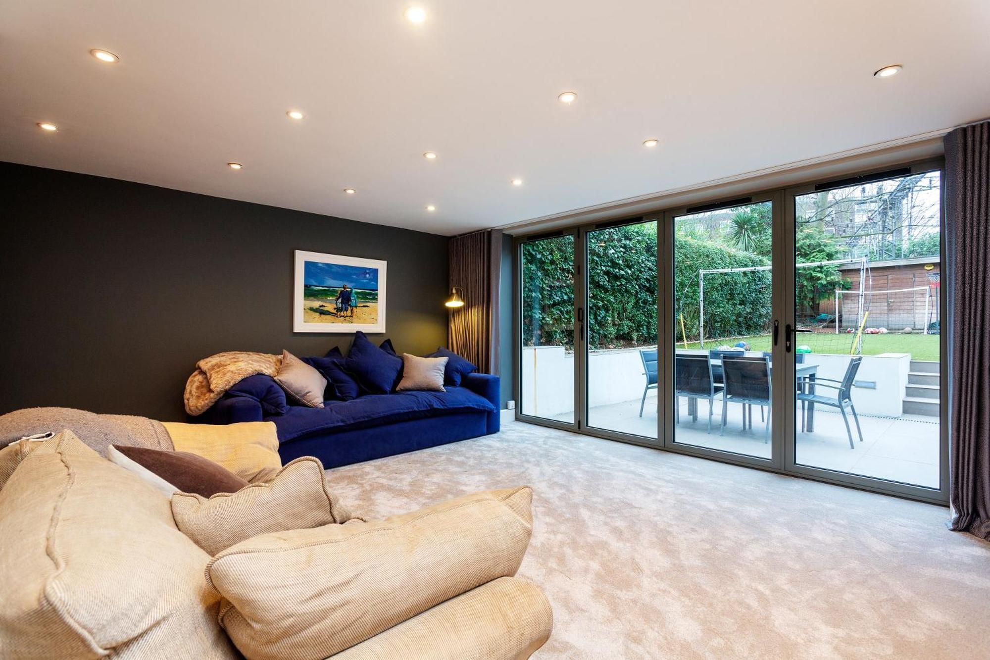 Veeve - Primrose Family Fun * London